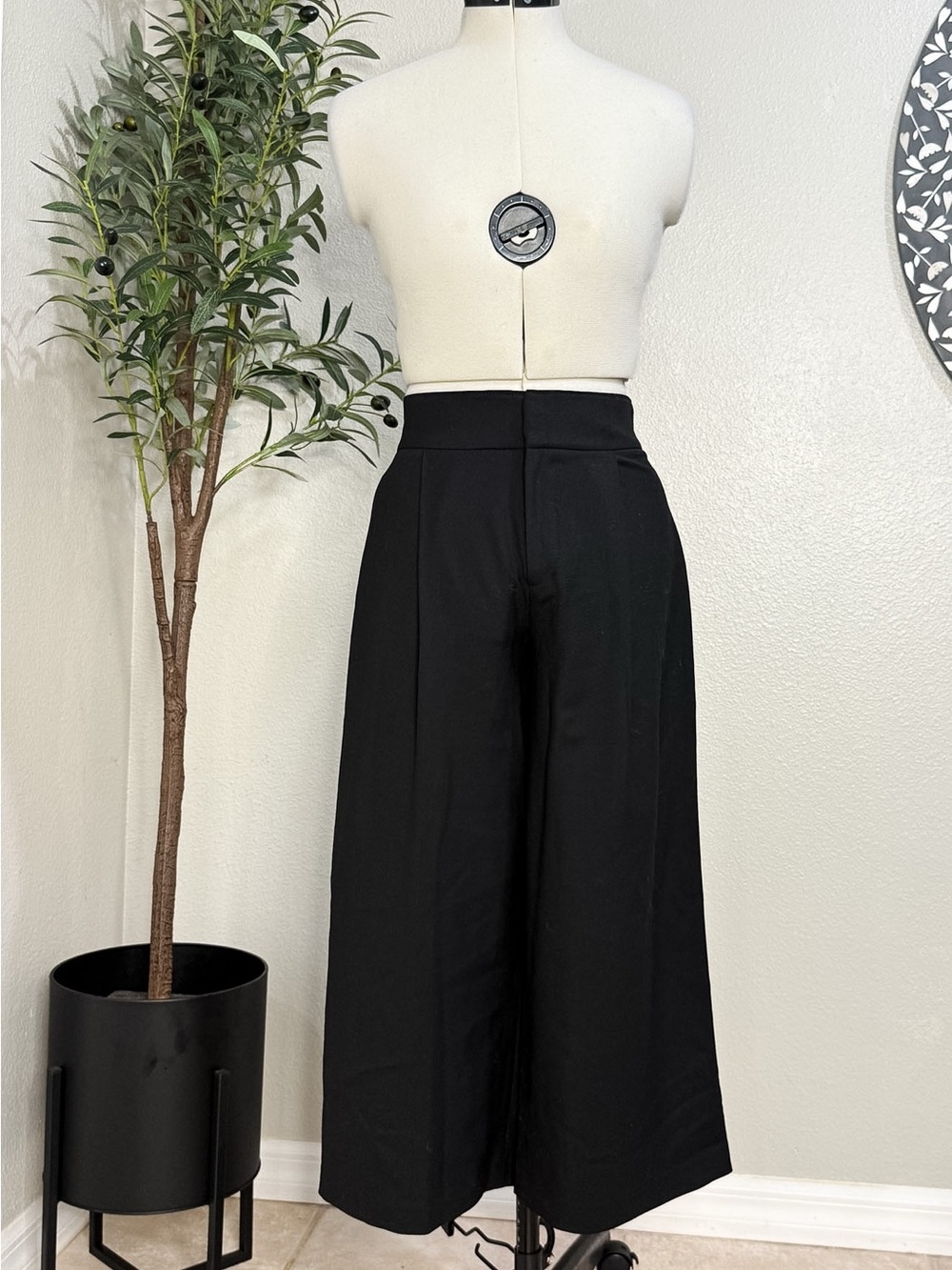 Club Monaco Black Wide-Leg Culottes with High Waist